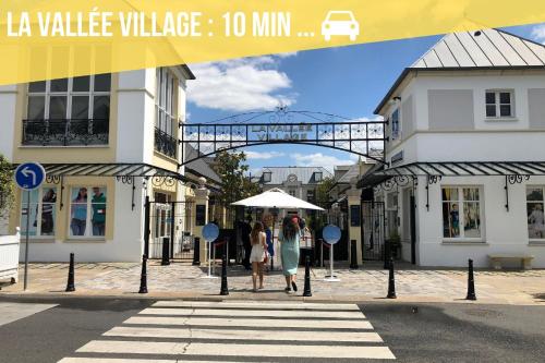 Shops, Self Checkin Automatique - 9 min Disney - LE MINNIE - COSYRENTING in Villeneuve-le-Comte Shops, Self Checkin Automatique - 9 min Disney - LE MINNIE - COSYRENTING in Villeneuve-le-Comte