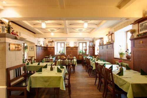 Restaurant, Sperber Brau - 3-Sterne-Superior Hotel mit Gasthof und eigener Brauerei - kein Ruhetag in Sulzbach-Rosenberg Restaurant, Sperber Brau - 3-Sterne-Superior Hotel mit Gasthof und eigener Brauerei - kein Ruhetag in Sulzbach-Rosenberg