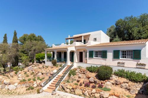 Casa Ouricos Large Pool BBQ Walk to beach in โปโกปาร์ติโด Casa Ouricos Large Pool BBQ Walk to beach in โปโกปาร์ติโด