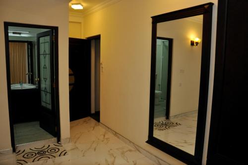 Bathroom, Cafe Aroma Inn in Kandy Bathroom, Cafe Aroma Inn in Kandy