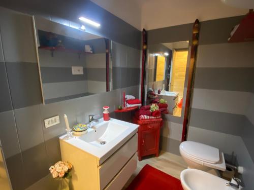 Bathroom, The little Nest in Artogne Bathroom, The little Nest in Artogne