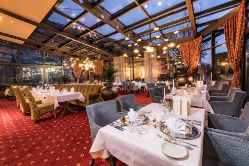 餐廳, “普林茨·馮·黑森”格貝爾施羅斯酒店 (Gobels Schlosshotel "Prinz von Hessen") in 弗里德瓦爾德 餐廳, “普林茨·馮·黑森”格貝爾施羅斯酒店 (Gobels Schlosshotel "Prinz von Hessen") in 弗里德瓦爾德