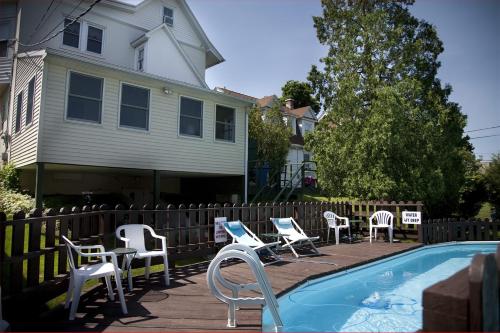 Swimming pool, Simmons Motel and Suites in Hershey (PA) Swimming pool, Simmons Motel and Suites in Hershey (PA)