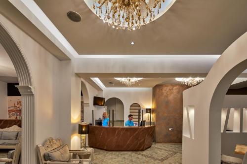 Előcsarnok, Blue Sea Hotel in Kamari Előcsarnok, Blue Sea Hotel in Kamari