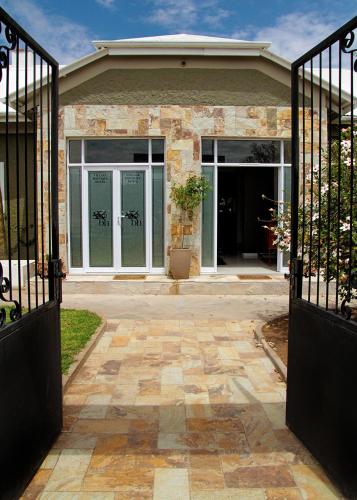 Indgang, Village Boutique Hotel in Otjiwarongo Indgang, Village Boutique Hotel in Otjiwarongo