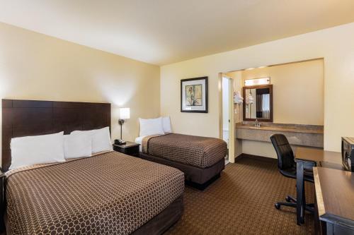 Key Inn and Suites in Tustin (CA) Key Inn and Suites in Tustin (CA)
