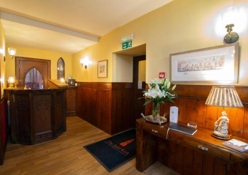 Előcsarnok, The Auld Kirk in Ballater Előcsarnok, The Auld Kirk in Ballater