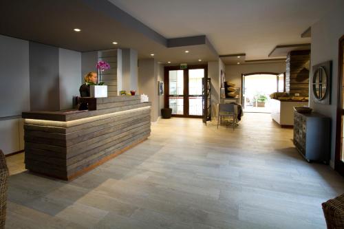Előcsarnok, Aparthotel Ponza in Lignano Sabbiadoro Előcsarnok, Aparthotel Ponza in Lignano Sabbiadoro