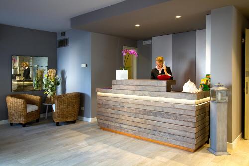 Előcsarnok, Aparthotel Ponza in Lignano Sabbiadoro Előcsarnok, Aparthotel Ponza in Lignano Sabbiadoro