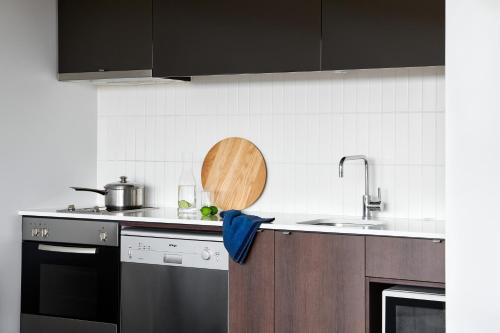 Kitchen, Dandenong Central Apartment Hotel in Dandenong Kitchen, Dandenong Central Apartment Hotel in Dandenong