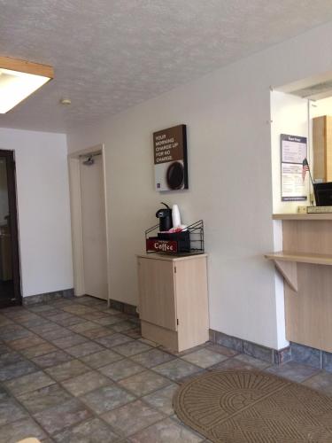 在meiguo.com看到的Motel 6 Emporia的介绍图片