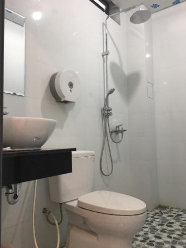 Bathroom, Khach San Today in Xa Gia Tan Bathroom, Khach San Today in Xa Gia Tan