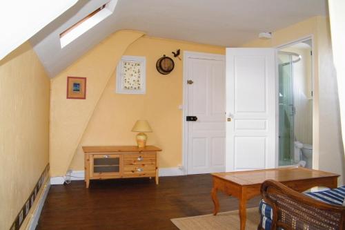 This photo about Closerie La Fontaine shared on HyHotel.com