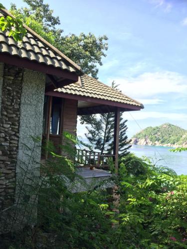 Rocky resort in Thian Og Bay Rocky resort in Thian Og Bay