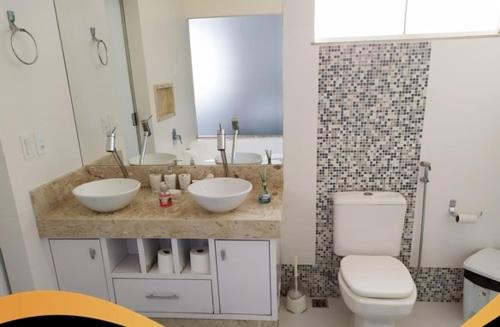 Linda Casa com Sauna, Hidromassagem, Piscina, Cascata, Churrasqueira e Suite Master!! in Popular Linda Casa com Sauna, Hidromassagem, Piscina, Cascata, Churrasqueira e Suite Master!! in Popular