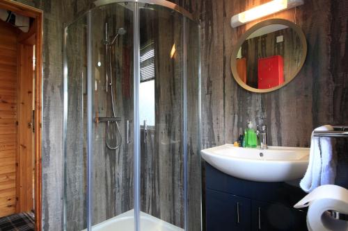 Bathroom, Reuben's Highland Retreat in Arisaig Bathroom, Reuben's Highland Retreat in Arisaig