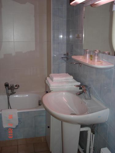 This photo about Annexe de L'Hotel de la Poste shared on HyHotel.com