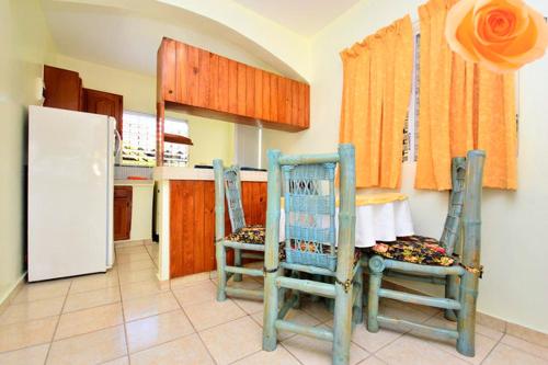 This photo about Aparta Hotel Las Flores shared on HyHotel.com