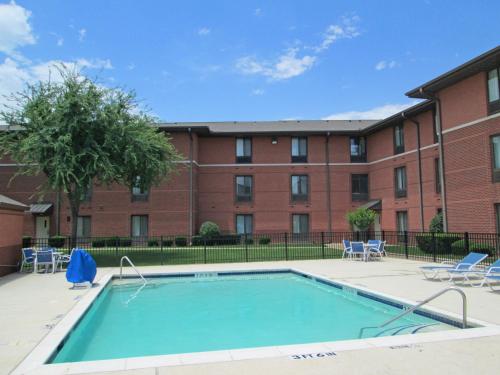 Swimming pool, Extended Stay America Suites - Arlington - Six Flags in Arlington Swimming pool, Extended Stay America Suites - Arlington - Six Flags in Arlington