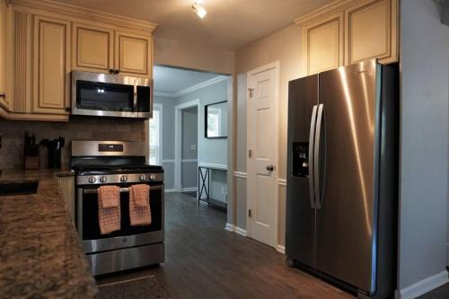 Beautiful & large newly renovated 5 bedroom house. in Other Beautiful & large newly renovated 5 bedroom house. in Other