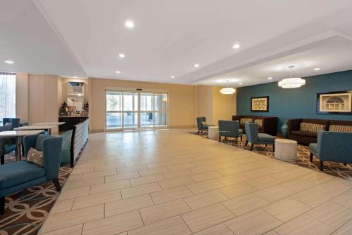 大堂, 西門羅溫德姆拉昆塔套房酒店 (La Quinta Inn & Suites by Wyndham West Monroe) in 路易斯安那州西門羅 (LA) 大堂, 西門羅溫德姆拉昆塔套房酒店 (La Quinta Inn & Suites by Wyndham West Monroe) in 路易斯安那州西門羅 (LA)