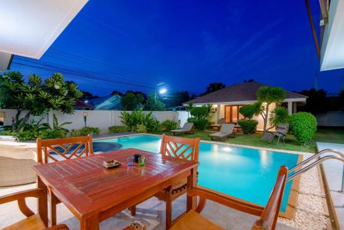 Dolphin bay pool villa in Samroiyod Dolphin bay pool villa in Samroiyod