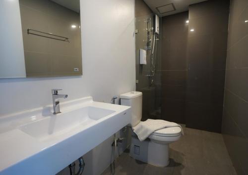 Bathroom, The Zleep Chonburi in Mueang Chon Buri Bathroom, The Zleep Chonburi in Mueang Chon Buri