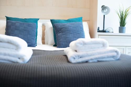 CAPITAL Sloane Street Studio with Balcony