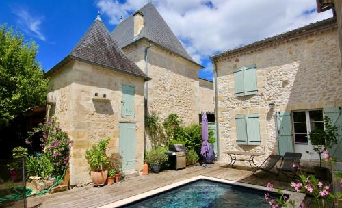 Exterior view, Domaine L'Amourette in Tizac De Curton Exterior view, Domaine L'Amourette in Tizac De Curton