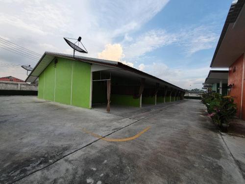 เจิดจรัสรีสอร์ทโรงแรม24ชม in Phanat Nikhom เจิดจรัสรีสอร์ทโรงแรม24ชม in Phanat Nikhom