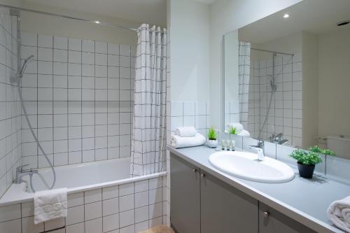 Kupaonica, Capucine Cosy Appart Hotel 3 etoiles in Archamps Kupaonica, Capucine Cosy Appart Hotel 3 etoiles in Archamps