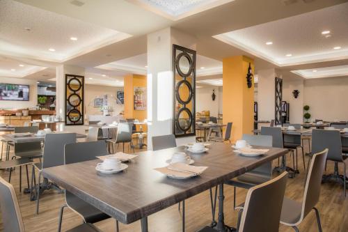 Restaurant, Boavista Golf & Spa Resort in Lagos Restaurant, Boavista Golf & Spa Resort in Lagos