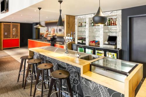 Bar/lounge, ibis London Stratford in Stratford Bar/lounge, ibis London Stratford in Stratford