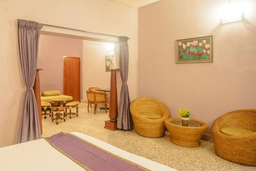 Hanu Reddy Residences Wallace Garden Hotel