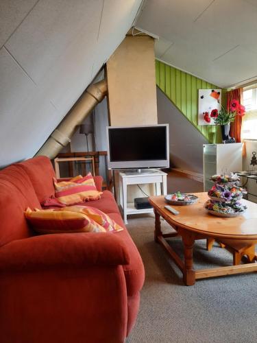 Shared lounge/TV area, familiehuis Benboverijssel in Haaksbergen Shared lounge/TV area, familiehuis Benboverijssel in Haaksbergen