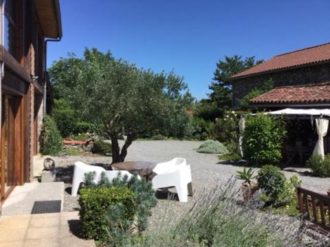 Kert, Loft Atypique in Villeneuve De Riviere Kert, Loft Atypique in Villeneuve De Riviere