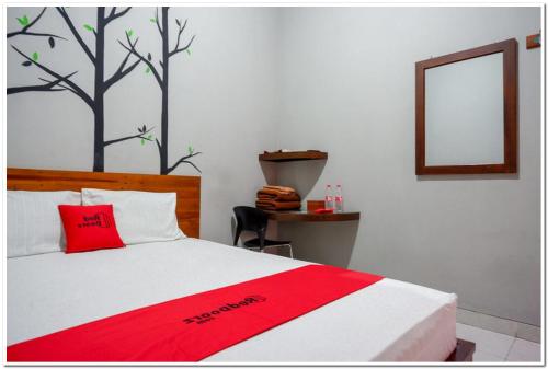 레드도어즈 족자 엑스포 센터 2 (RedDoorz near Jogja Expo Center 2) near 겜비라 로카 동물원 레드도어즈 족자 엑스포 센터 2 (RedDoorz near Jogja Expo Center 2) near 겜비라 로카 동물원