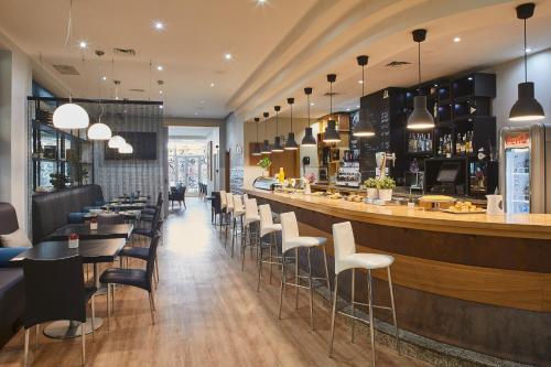 Bar/ Salón, Hotel Silken Juan De Austria in Valladolid Bar/ Salón, Hotel Silken Juan De Austria in Valladolid