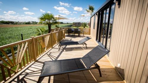 Balcony/terrace, M&V Resort Camping in Langrune-Sur-Mer Balcony/terrace, M&V Resort Camping in Langrune-Sur-Mer
