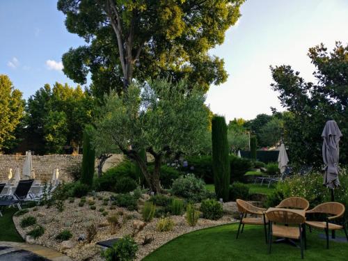Kert, Aquabella Hotel & Spa in Aix-en-Provence Kert, Aquabella Hotel & Spa in Aix-en-Provence