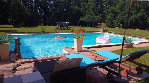Swimming pool, Escapades Romantiques Uniques amour amour amour in Duras Swimming pool, Escapades Romantiques Uniques amour amour amour in Duras