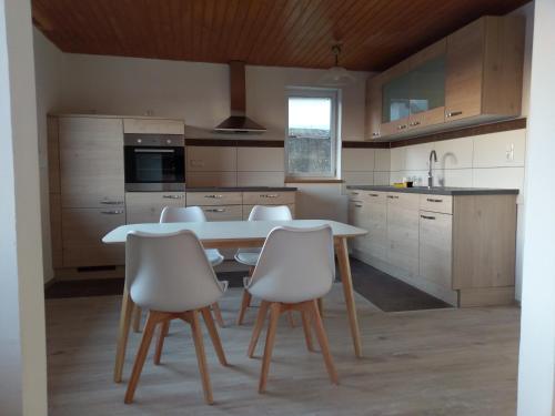 Facilities, 70 m² liebevoll renovierte Ferienwohnung in Schonungen Facilities, 70 m² liebevoll renovierte Ferienwohnung in Schonungen