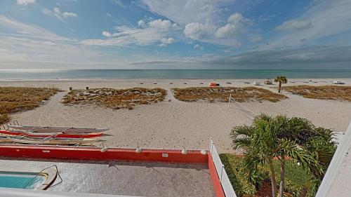 Island Inn Beach Resort in Treasure Island (Florida) Island Inn Beach Resort in Treasure Island (Florida)