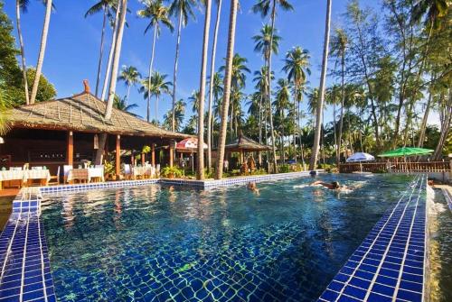 Swimming pool, Lipa Bay Resort in Nathon Swimming pool, Lipa Bay Resort in Nathon