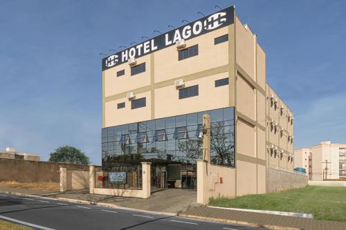 Bejárat, HOTEL LAGO ARARAS in Araras (Sao Paulo) Bejárat, HOTEL LAGO ARARAS in Araras (Sao Paulo)