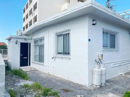 Exterior view, 空港から車で15分 国際通りやパルコシティへは10分 アメリカンビレッジまでは20分 最大で8名まで泊まれる一軒家 in Urasoe Exterior view, 空港から車で15分 国際通りやパルコシティへは10分 アメリカンビレッジまでは20分 最大で8名まで泊まれる一軒家 in Urasoe