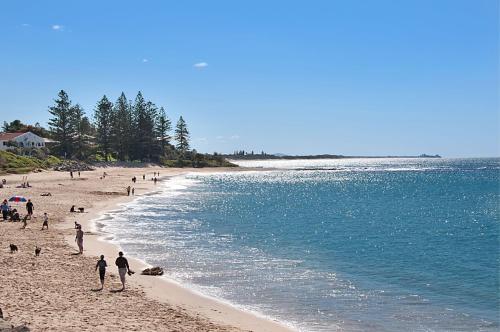 Hotel The Norfolks on Moffat Beach