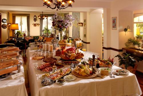 Food and beverages, Hotel Beausite Interlaken near Weissenau Castle Food and beverages, Hotel Beausite Interlaken near Weissenau Castle