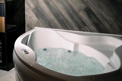 جاكوزي, The Location Hotel in Stari Grad جاكوزي, The Location Hotel in Stari Grad