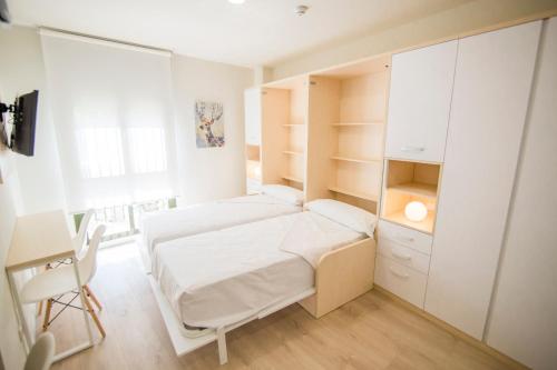 Apartamentos Plaza de Santiago - Estudios Turisticos - 1 LLAVE in ปินโต Apartamentos Plaza de Santiago - Estudios Turisticos - 1 LLAVE in ปินโต